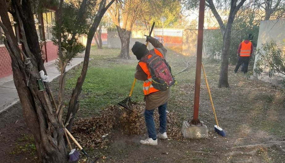 Apoya Gobierno de Reynosa a instituciones educativas con labor de limpieza