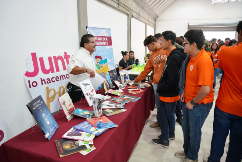 Impulsa Gobierno Municipal educación y desarrollo integral de las juventudes neolaredenses