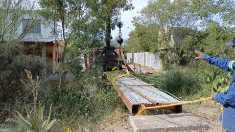 Instala Gobierno de Reynosa nuevo puente peatonal en Nuevo Amanecer