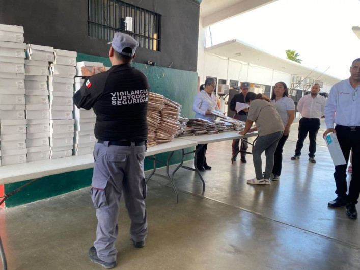 Reciben CEDES de Tamaulipas cuatro mil 500 uniformes, zapatos y ropa de cama