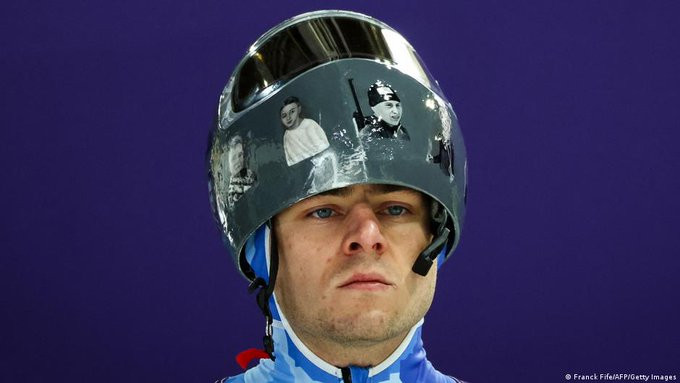 COI excluye a ucraniano por casco en homenaje a víctimas de guerra