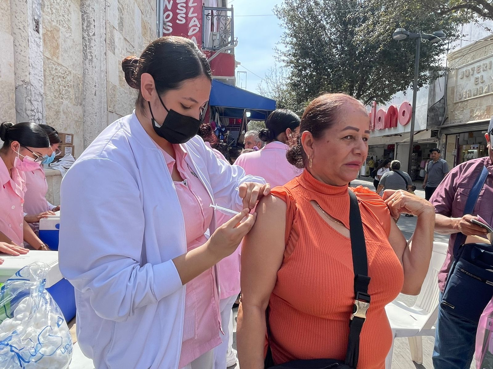 Con futuros enfermeros, intensifican vacunación contra el sarampión en Reynosa