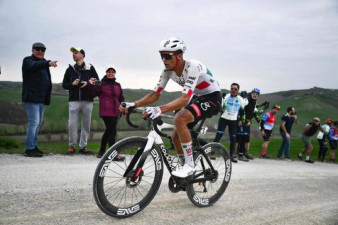 Isaac del Toro es nuevo líder de la Tirreno-Adriático pese a triunfo de Van der Poel