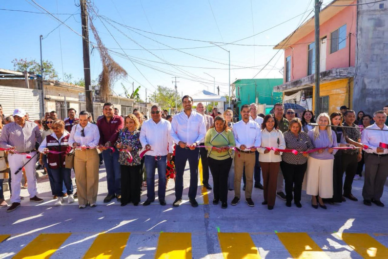 Inauguraron Carlos Peña Ortiz y vecinos, una calle más en Ampliación 16 de Septiembre