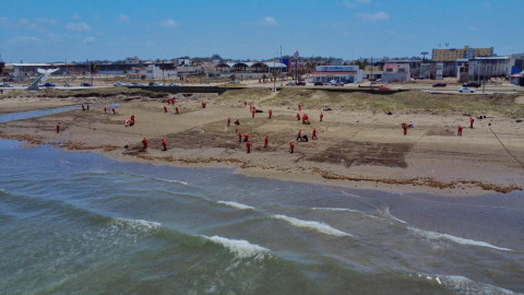 Dependencias Federales recolectan 128 toneladas de residuos de petróleo en costas; Tamaulipas bajo supervisión