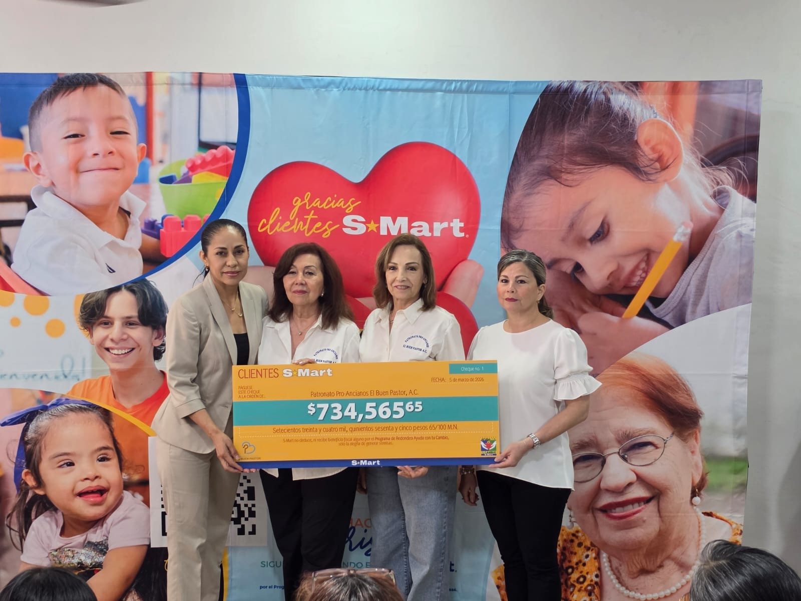 Entregan clientes de suoermercado más de 734 mil pesos al Patronato Pro-Ancianos "El Buen Pastor"