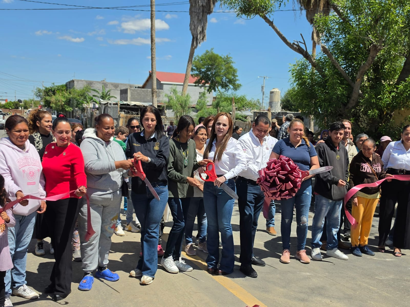 Entregan en pavimentación en la colonia Francisco Villa