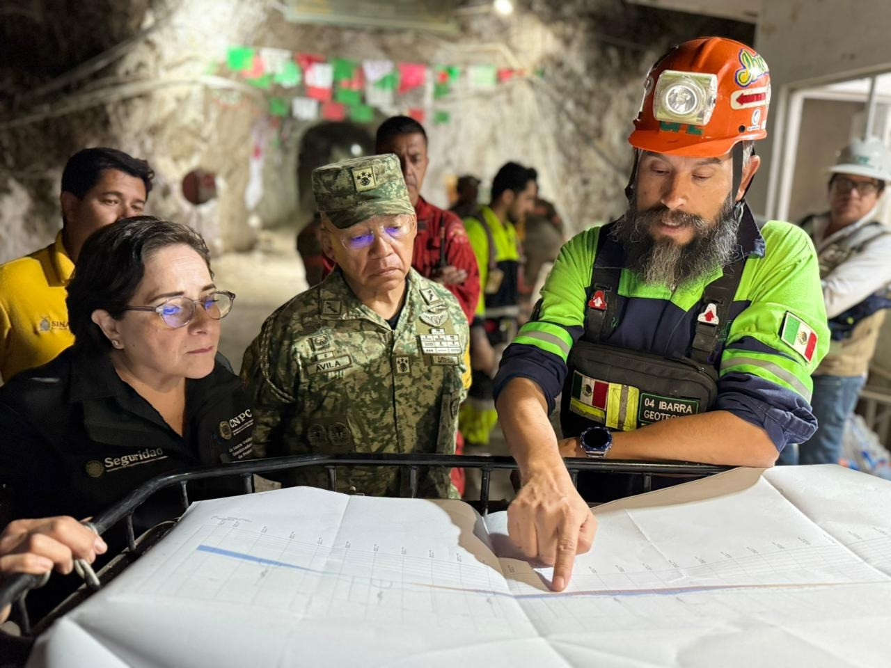 Continúan labores de rescate en la mina Santa Fe, Sinaloa