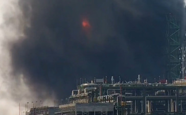 Reportan incendio en refinería de Dos Bocas; Pemex descarta heridos