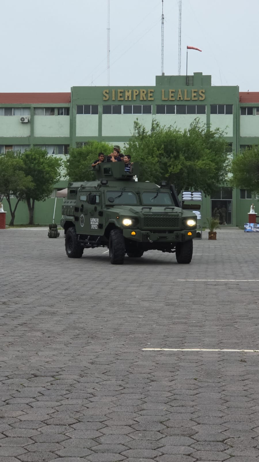 Fomentan inclusión: Alumnos de la primaria Cosme Pérez visitan el Cuartel Militar