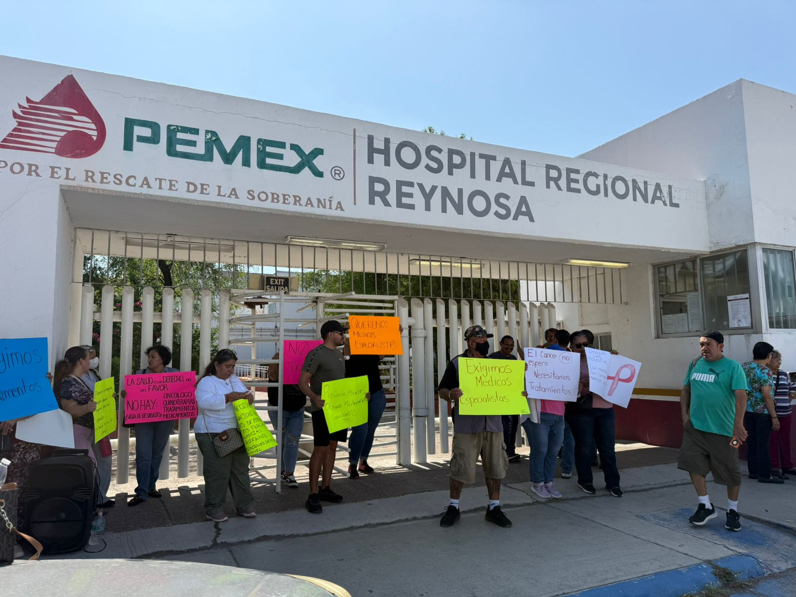 Pacientes con cáncer protestan por falta de tratamiento en Hospital Regional de PEMEX