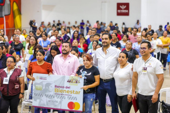 Encabezó Carlos Peña Ortiz entrega de tarjetas de Beca Rita Cetina