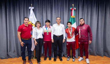 Recibe gobernador a históricos campeones tamaulipecos