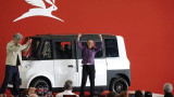 Sheinbaum presenta Olinia, el primer auto eléctrico mexicano
