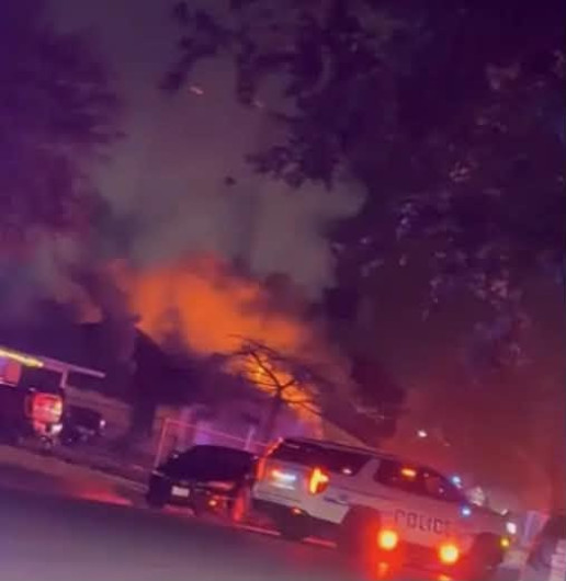 Bomberos de Weslaco sofocan incendio que afectó gran parte de una casa