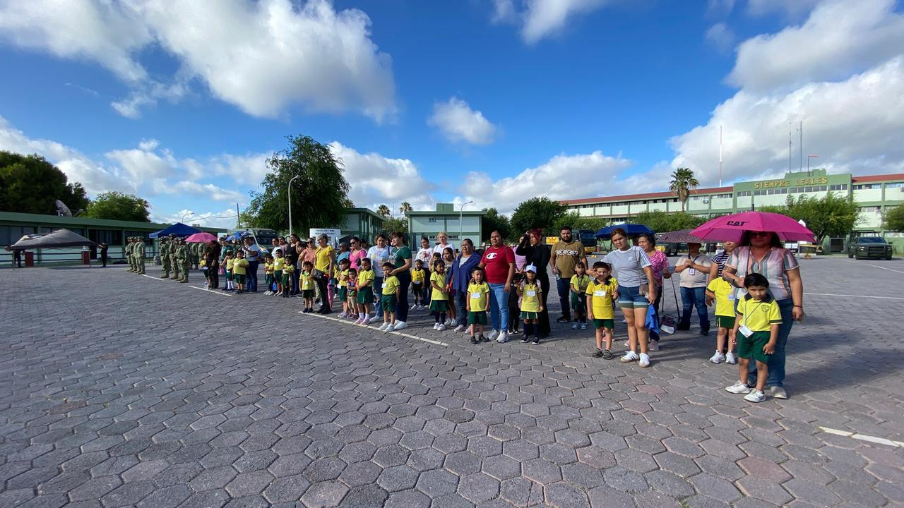 Visitan alumnos el 29° Regimiento de Caballería Motorizado