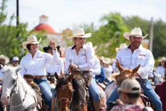 Fortalece Carmen Lilia Canturosas lazos de hermandad con nueva ciudad Guerrero