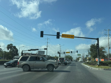 Continúan reparaciones en semáforos de la rotonda de la Juárez; piden extremar precauciones