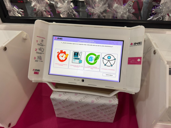 INE presenta urnas electrónicas que harán más accesible el voto