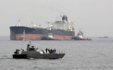 EU revoca autorización para operaciones con petróleo iraní tras ataques en Ormuz