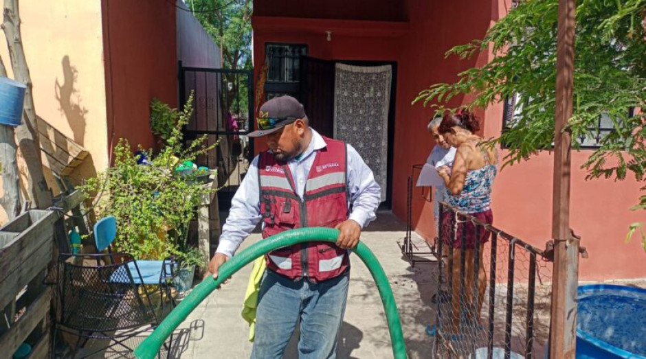 Continúa Gobierno de Reynosa con reparto de agua en la colonia Lampacitos