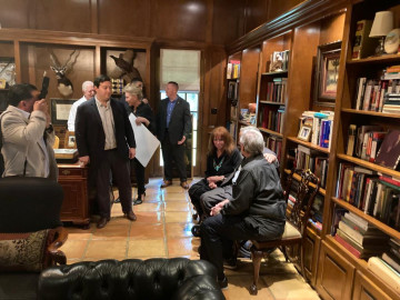 Se reúne el gobernador de Texas con el representante del Gobierno de Tamaulipas en ese estado