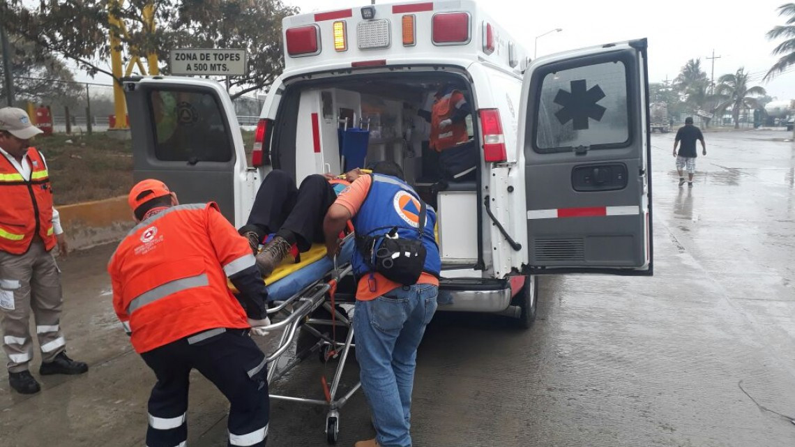 Llovizna genera choques múltiples en la zona sur