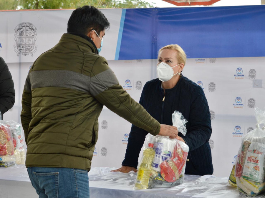 Reactiva Alcaldesa entrega de apoyos alimenticios a población estudiantil