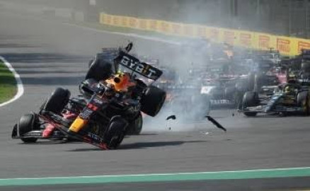 Checo Pérez sufre aparatoso accidente en el GP 