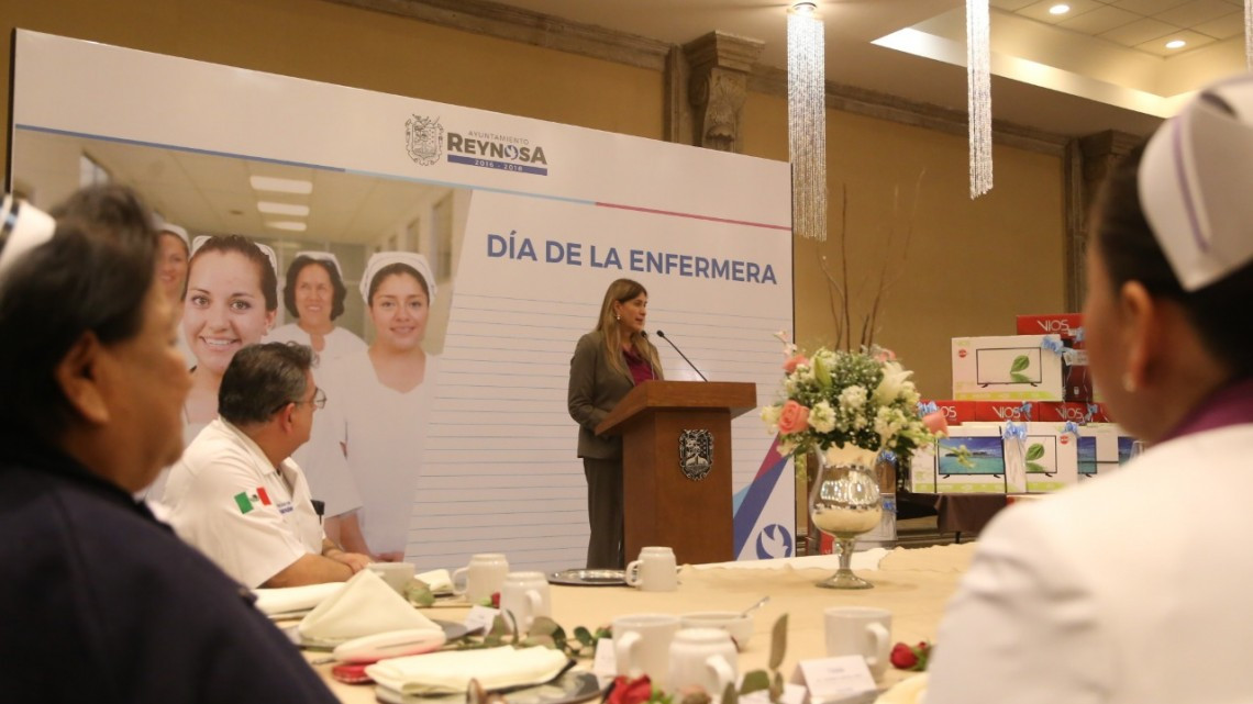 Dedica Maki Ortiz festejo a enfermeras en su día