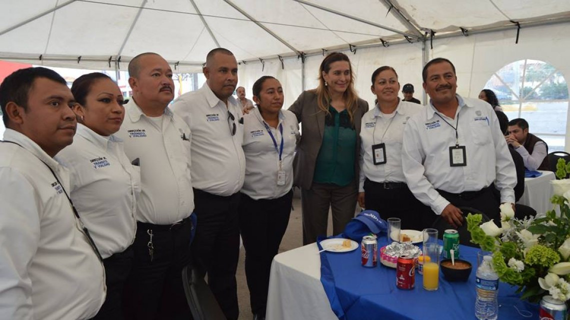Ayuntamiento felicita a policías en su día