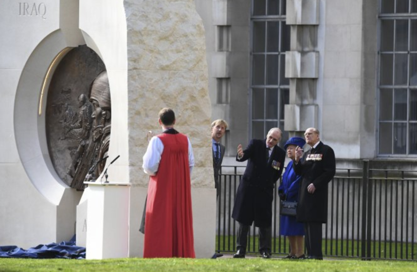 Inaugura monumento Reina Isabel II a caídos en Irak y Afganistán