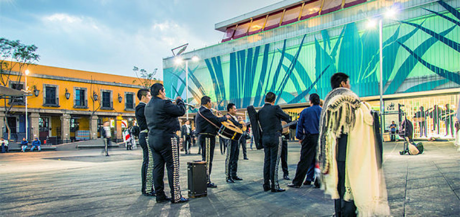 Cine y mariachi en Plaza Garibaldi