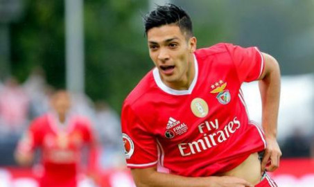 Raúl Jimenez sería el sustituto de Mbappé