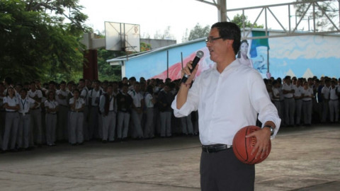 Desde el gobierno federal se respaldará a los jóvenes en sus estudios: Erasmo González