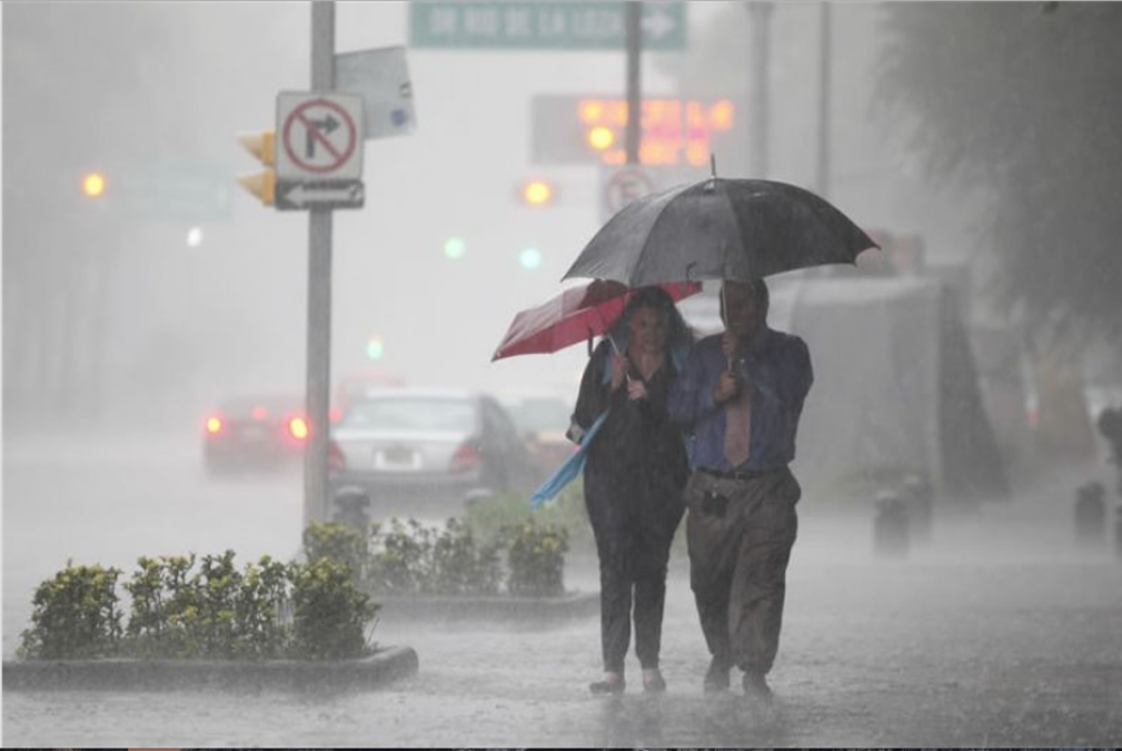 Sesenta negocios se ven afectados por lluvias