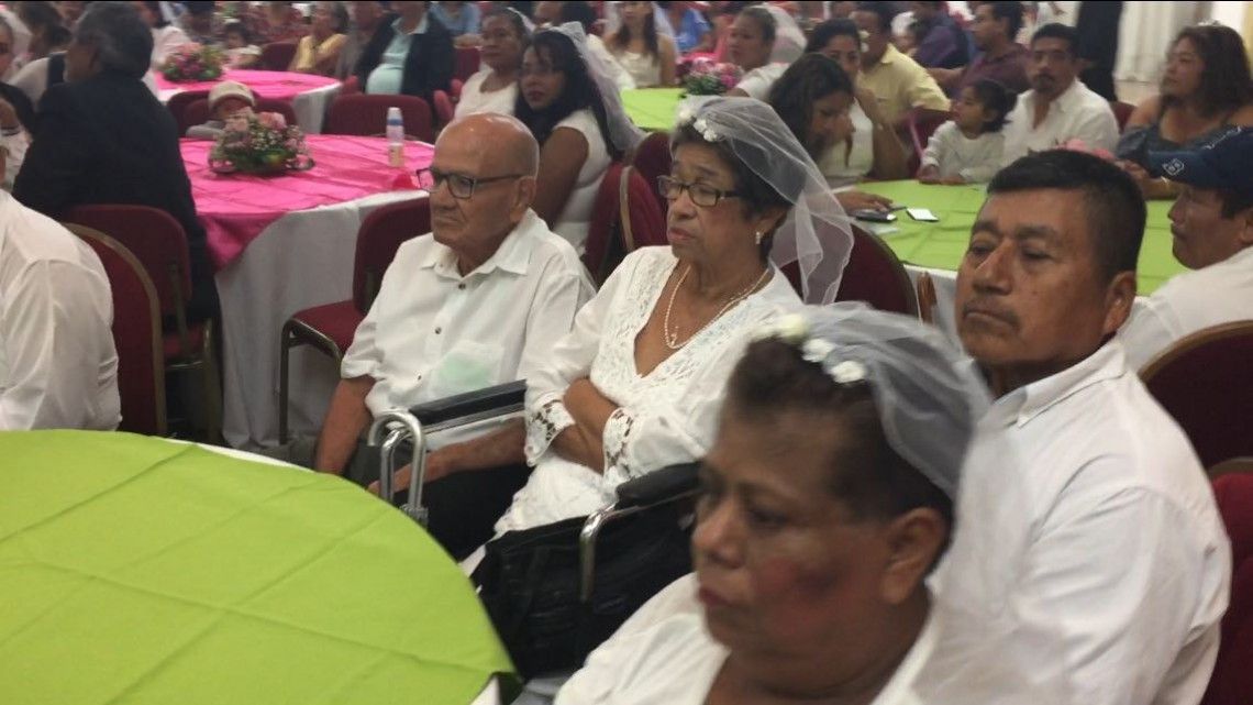 Reciben acta de matrimonio 115 parejas en Tampico 