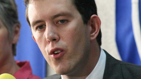 Asegura Larry Rubin que EU no quita visas por tener memes de Trump