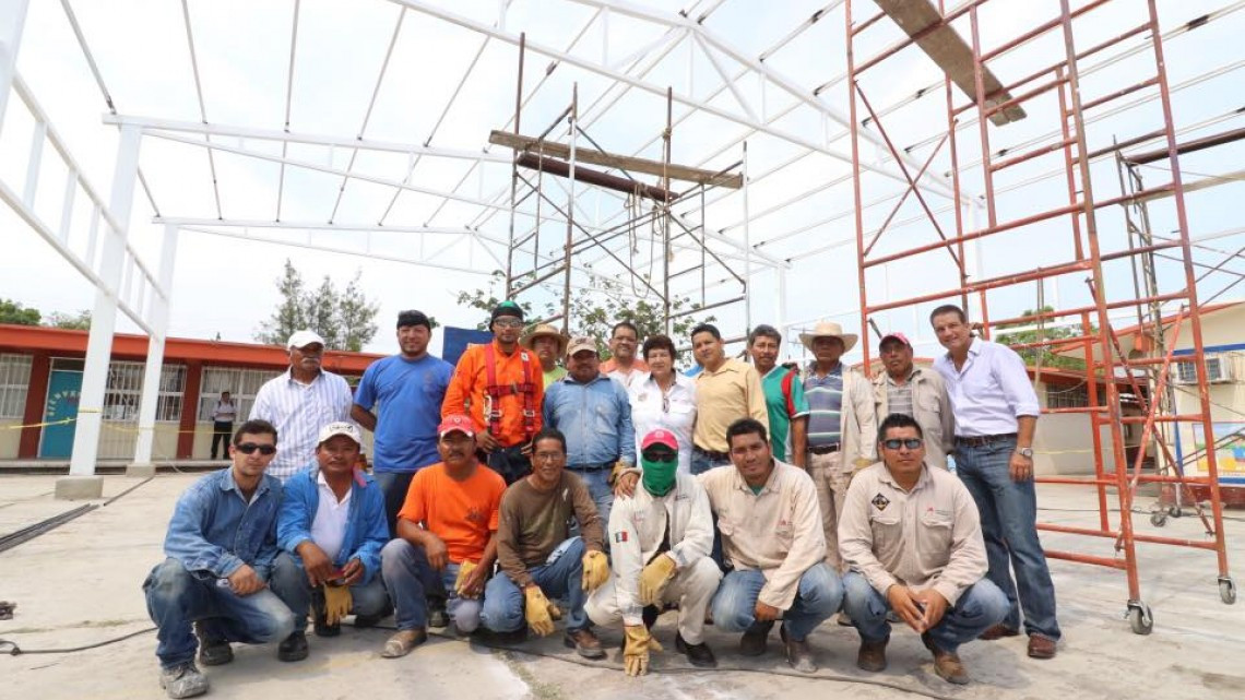 Supervisa alcalde de Tampico avances de techumbre en primaria