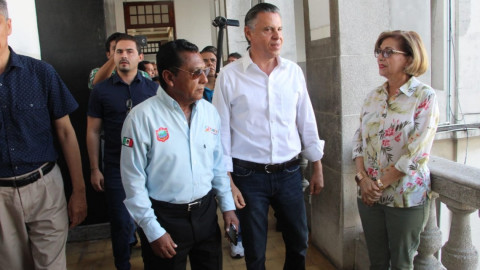 Presenta Jesús Nader su equipo de entrega-recepción