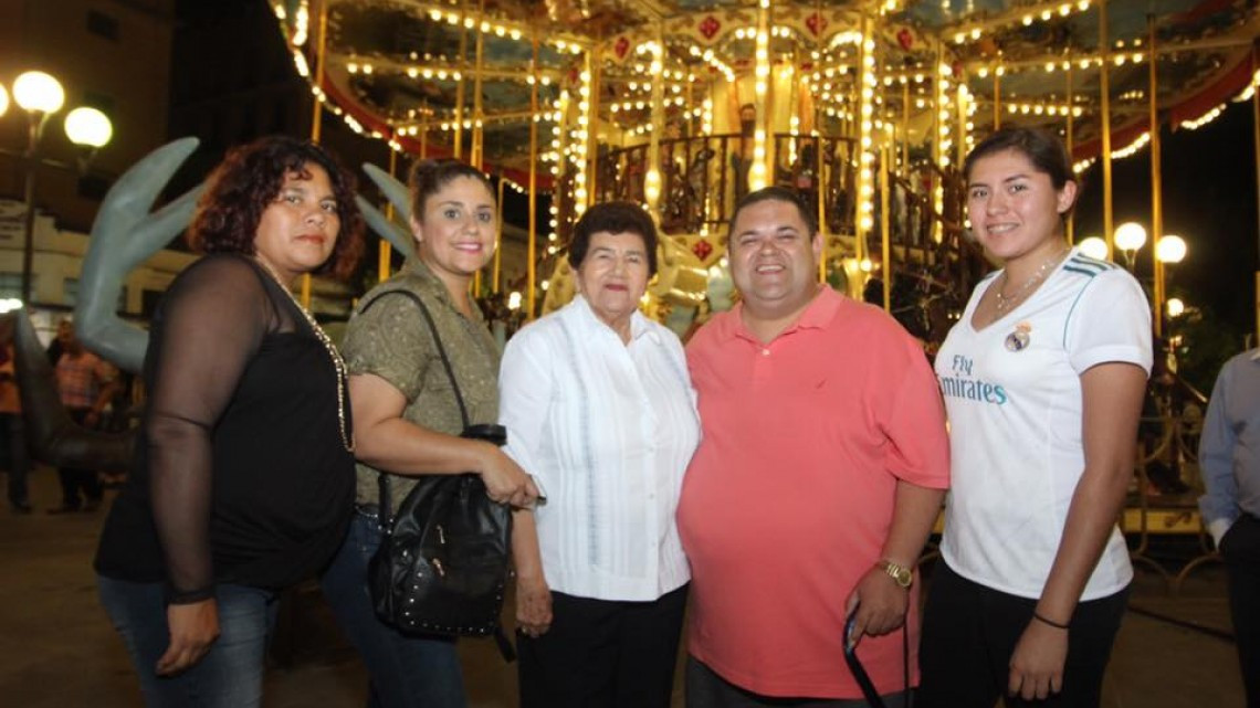 Inauguran espectacular Carrusel en Plaza Hijas