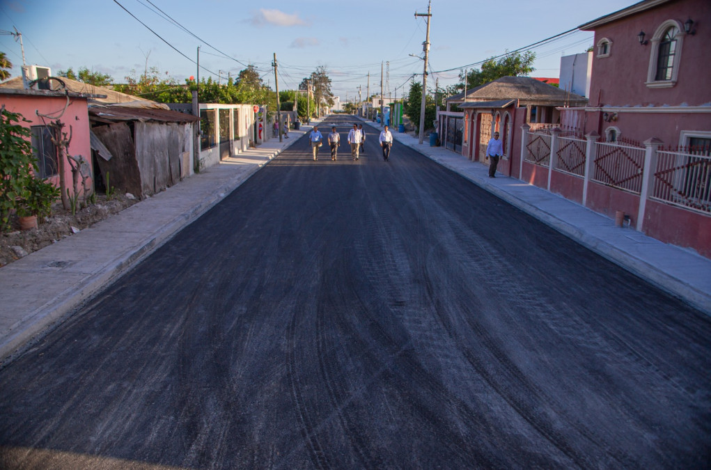 Mario López supervisa obras de pavimentación