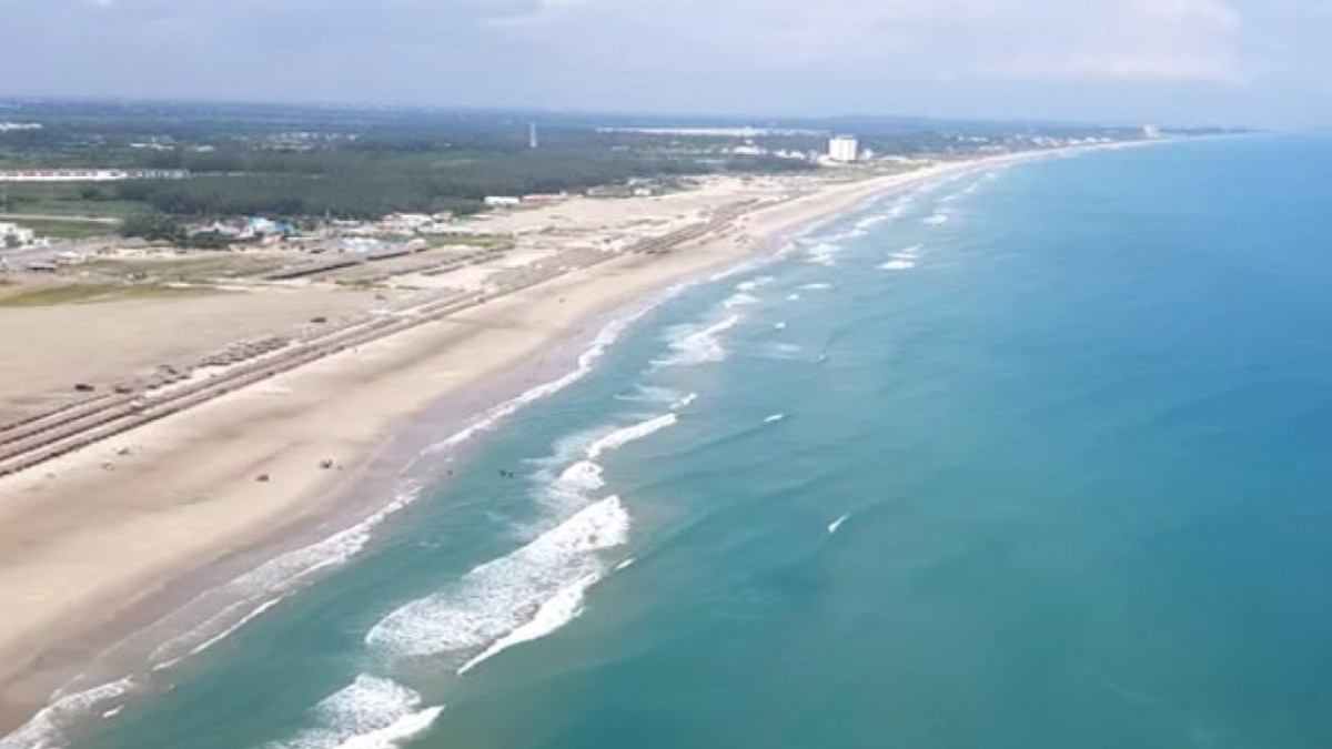 Andrés Zorrilla participan en sobrevuelo y supervisión de acciones de limpieza en Playa Miramar y Golfo de México