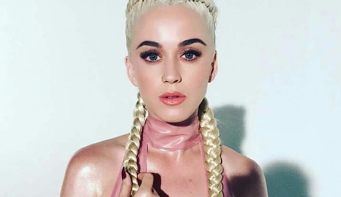 Katy Perry al estilo sexy Kardashian sorprende en redes sociales