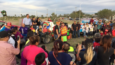 Entregan 600 juguetes y roscas