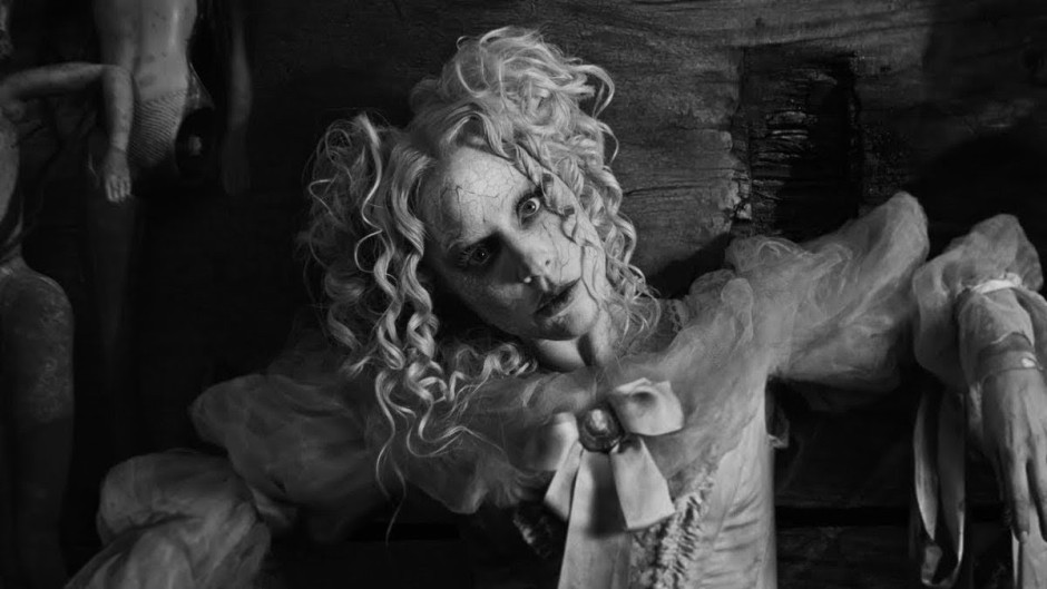 ¡Está de regreso! Lady Gaga revive como muñeca terrorífica en videoclip dirigido por Tim Burton