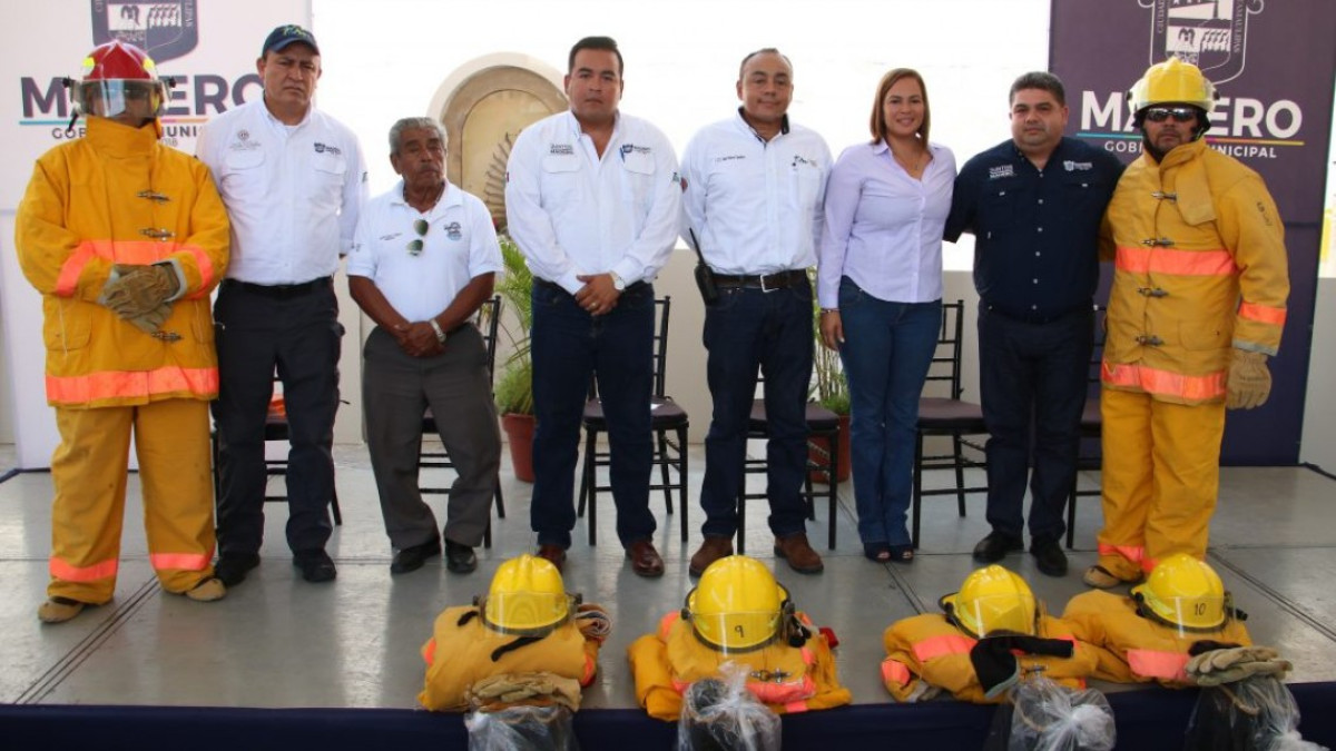 Equipan a Bomberos de Ciudad Madero