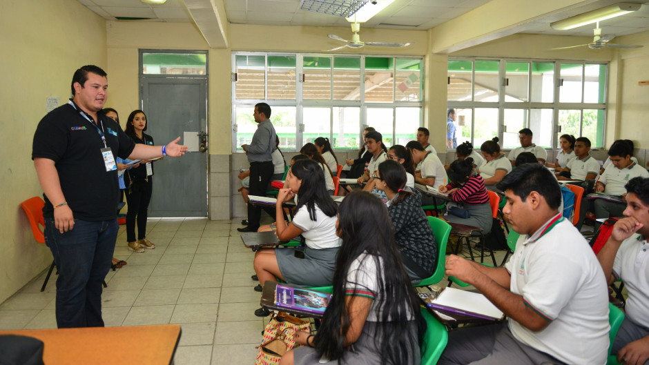 Imparte IMJUVE pláticas a jóvenes sobre orientación vocacional