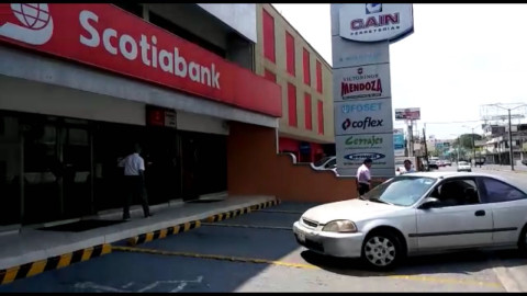 Asaltan con lujo de violencia Scotiabank