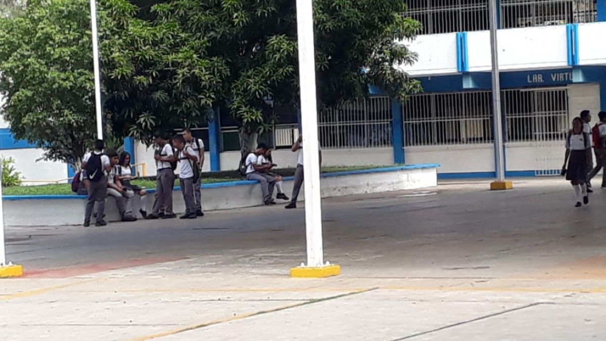 Otorgan escrituras al CBTIS 105, tras cuatro décadas de haberse fundado.